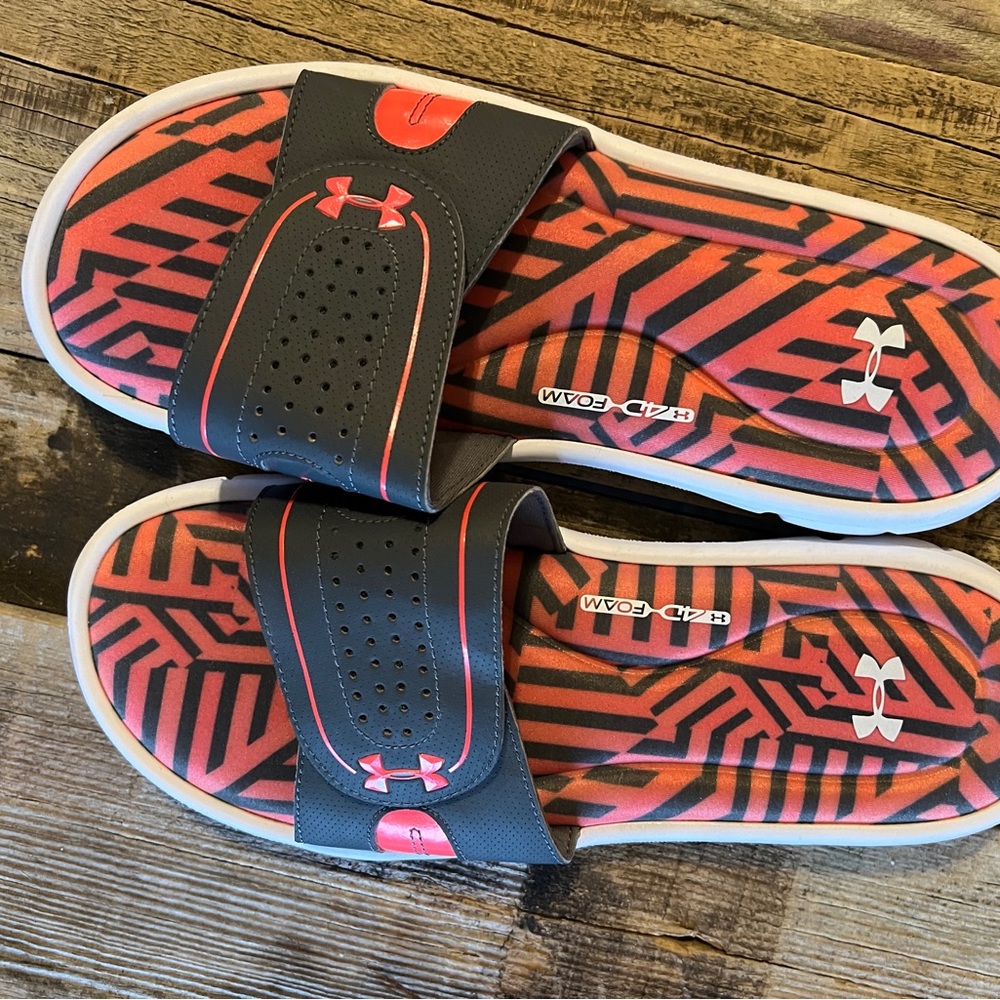 Under armour slides. Like new. Sz 10